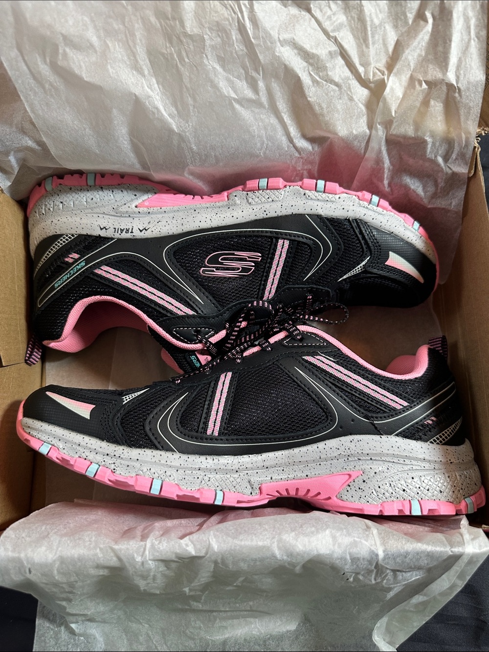 NIB Skechers Hillcrest Black & Pink Womens Athletic Walking Trail Sneakers Sz 11